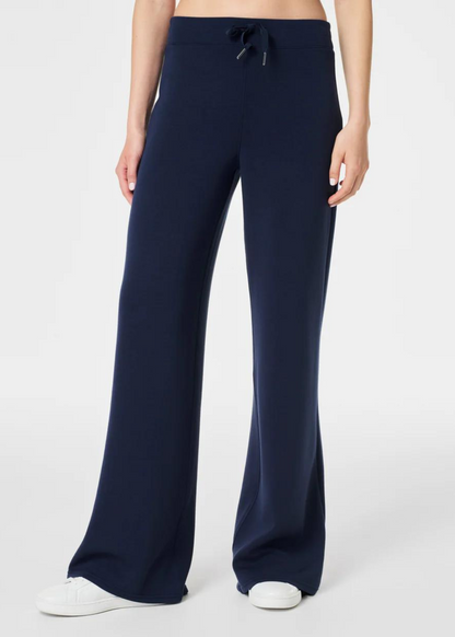 AirEssentials Wide Leg Pant