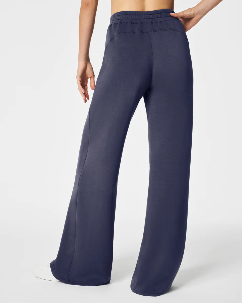 AirEssentials Wide Leg Pant