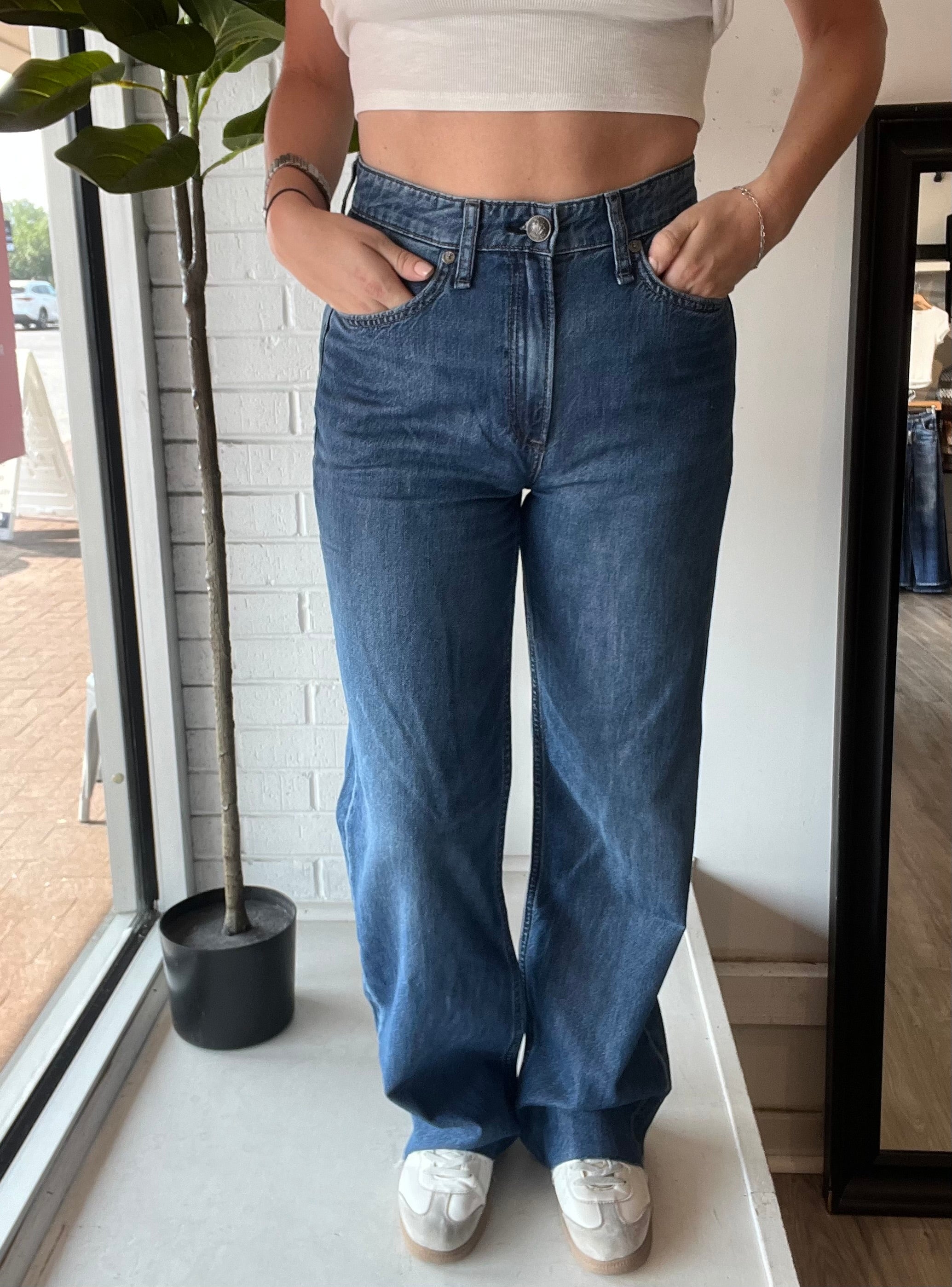 Featherweight Logan MR Wide Leg