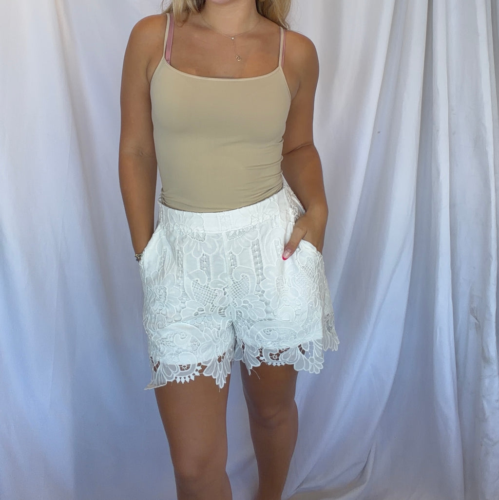 Holly Eyelet Set