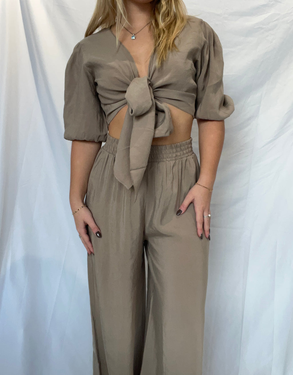 Aymila Bluz Tie Front Top