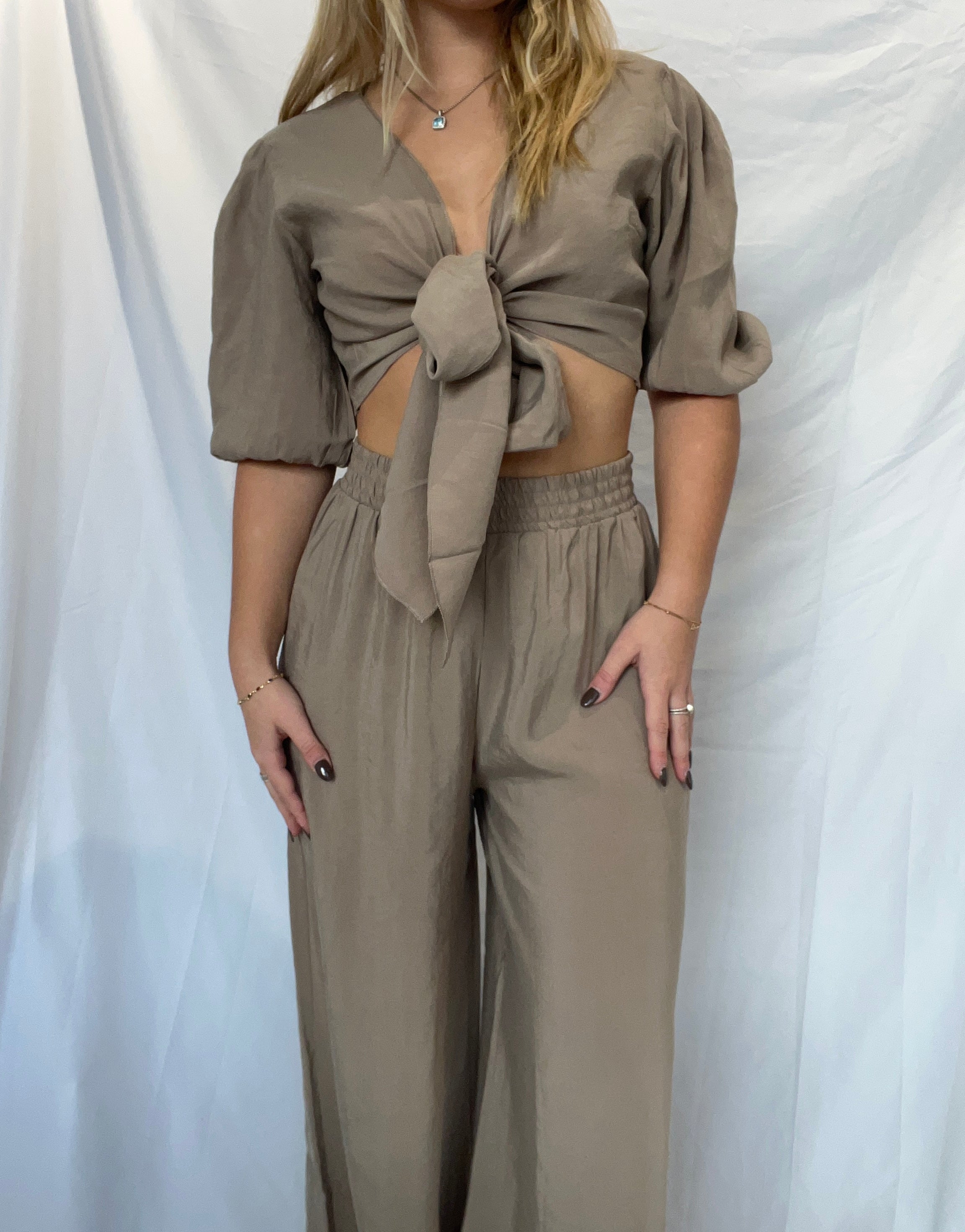 Aymila Bluz Tie Front Top