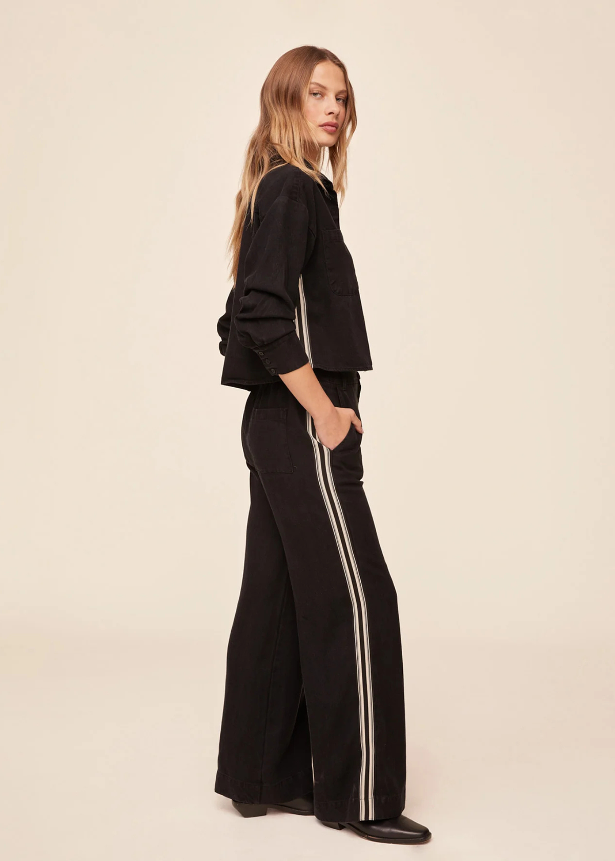 LS Two Pocket Trimmed Crop Shirt