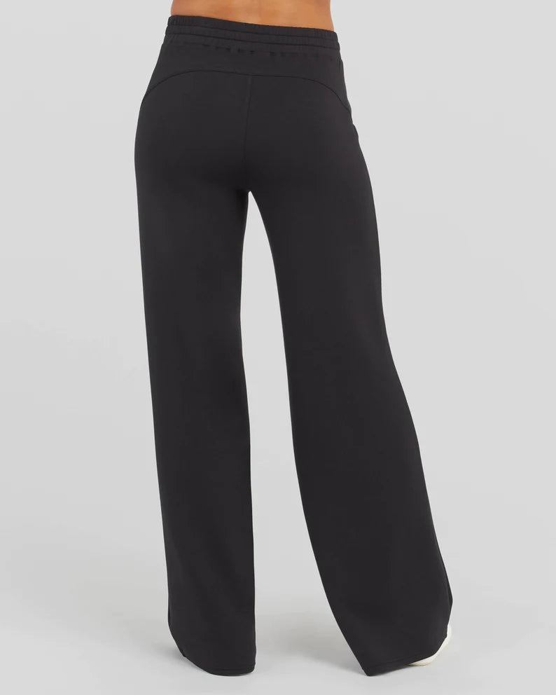 AirEssentials Wide Leg Pant