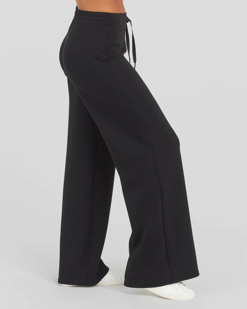 AirEssentials Wide Leg Pant